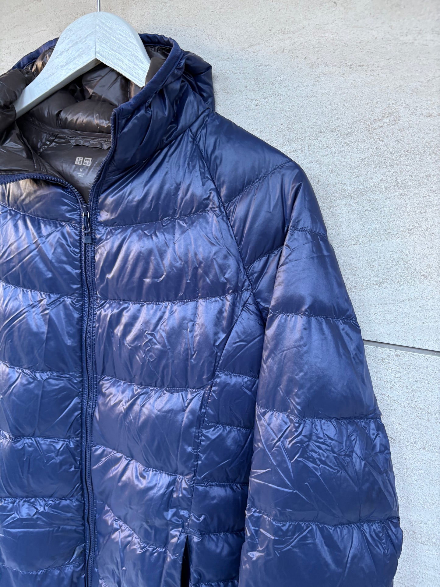 UNIQLO. Ultralight blue down jacket with hood. TM