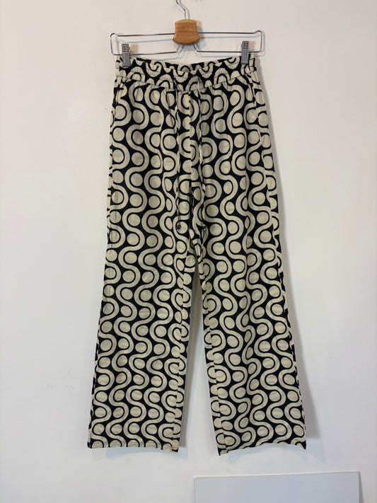 ZARA. Pantalón fluido estampado geométrico