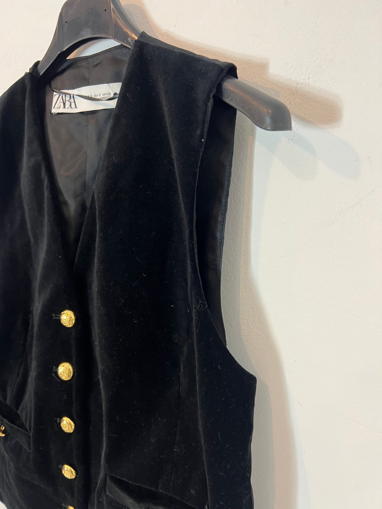 ZARA. Chaleco negro terciopelo  T.s