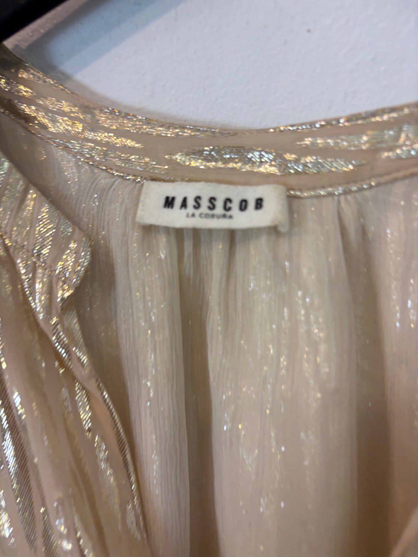 MASSCOB. Blusa seda dorada. XS