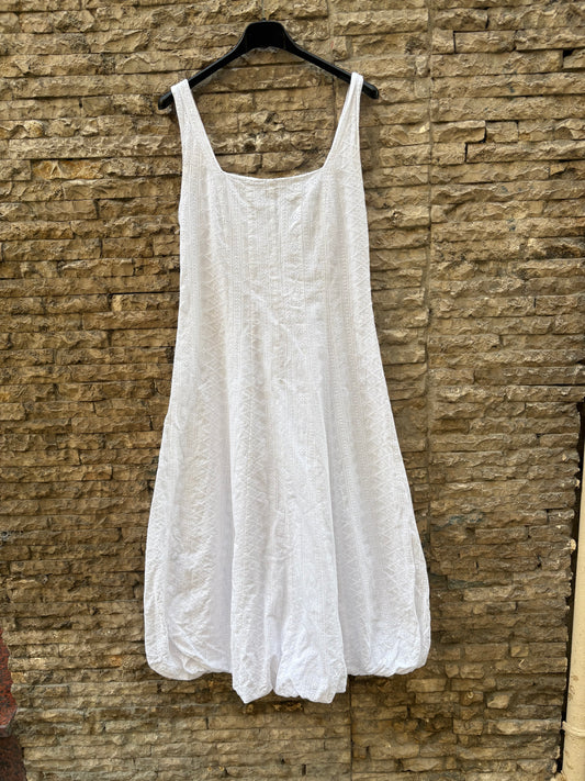 MANGO. Vestido midi blanco troquelado