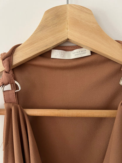 ZARA. Top rosa asimétrico