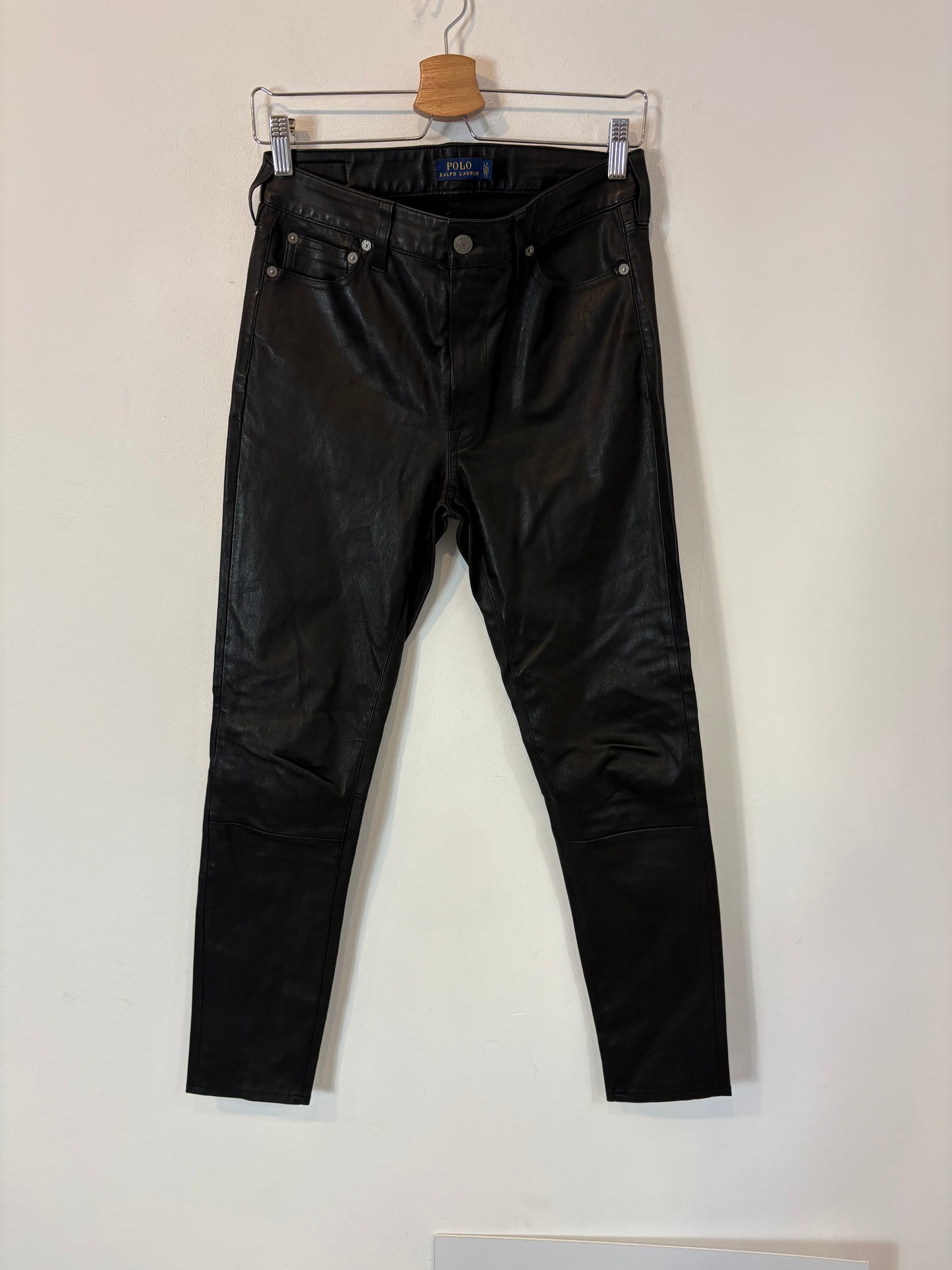 POLO RALPH LAUREN. Pantalón piel negro