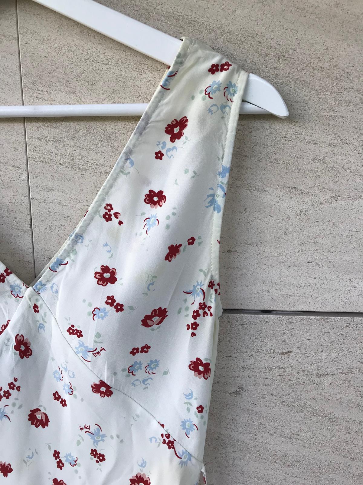 RÉALISATION. Vestido corto seda etamapdo flores