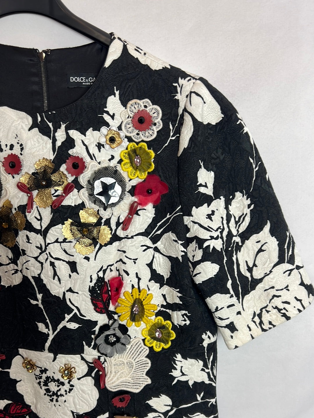 DOLCE & GABBANA. Vestido negro bordados y abalorios. T 44