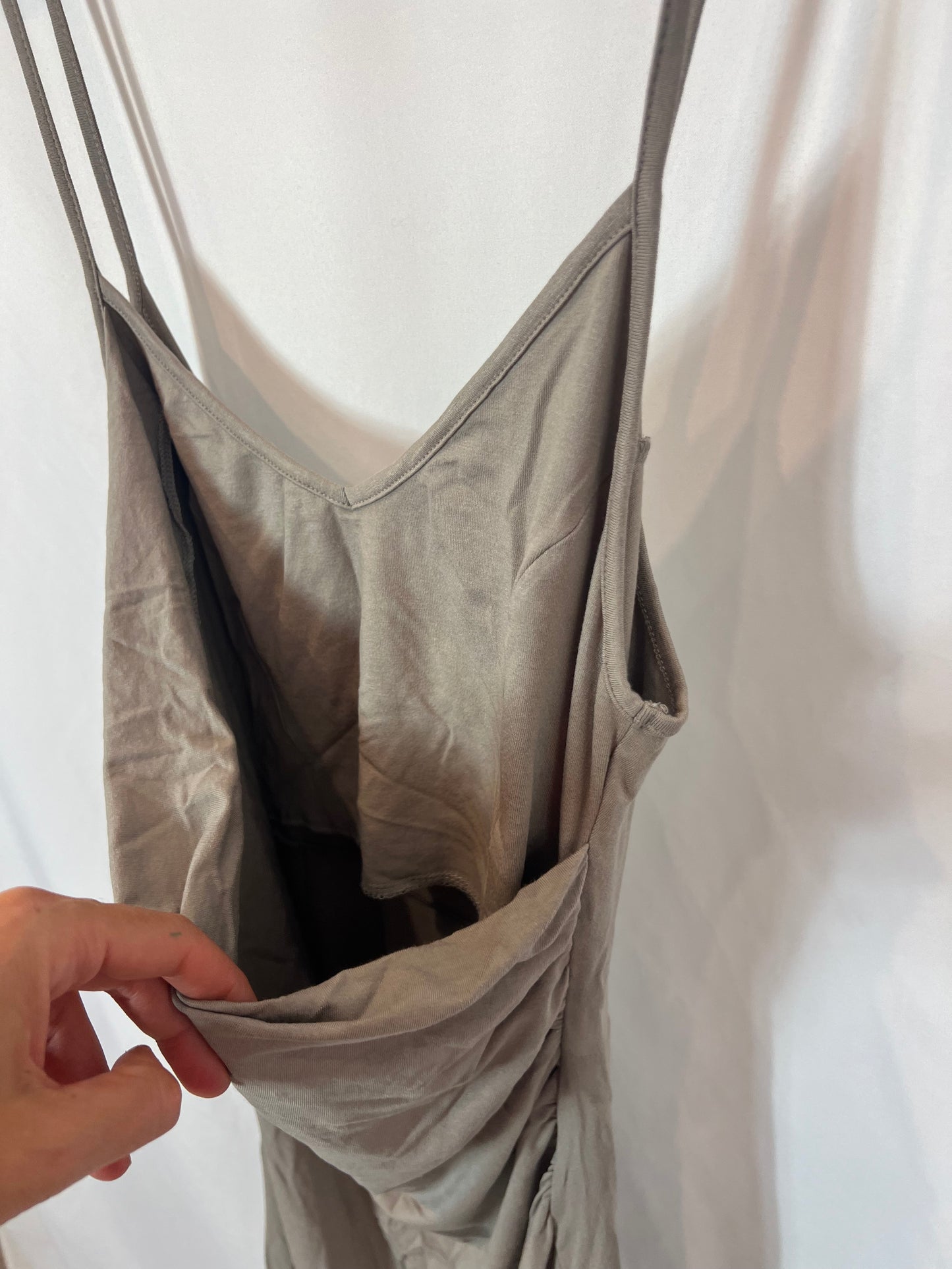 OTRAS. Vestido midi beige apertura T.m