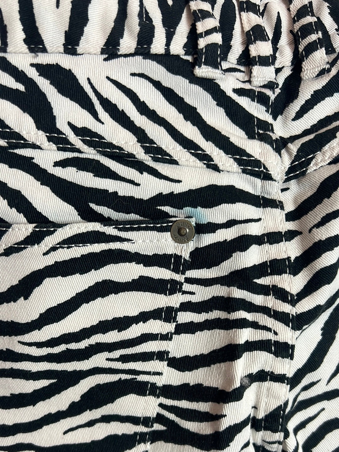 APRIL 77. Denim pitillo estampado cebra . T 36