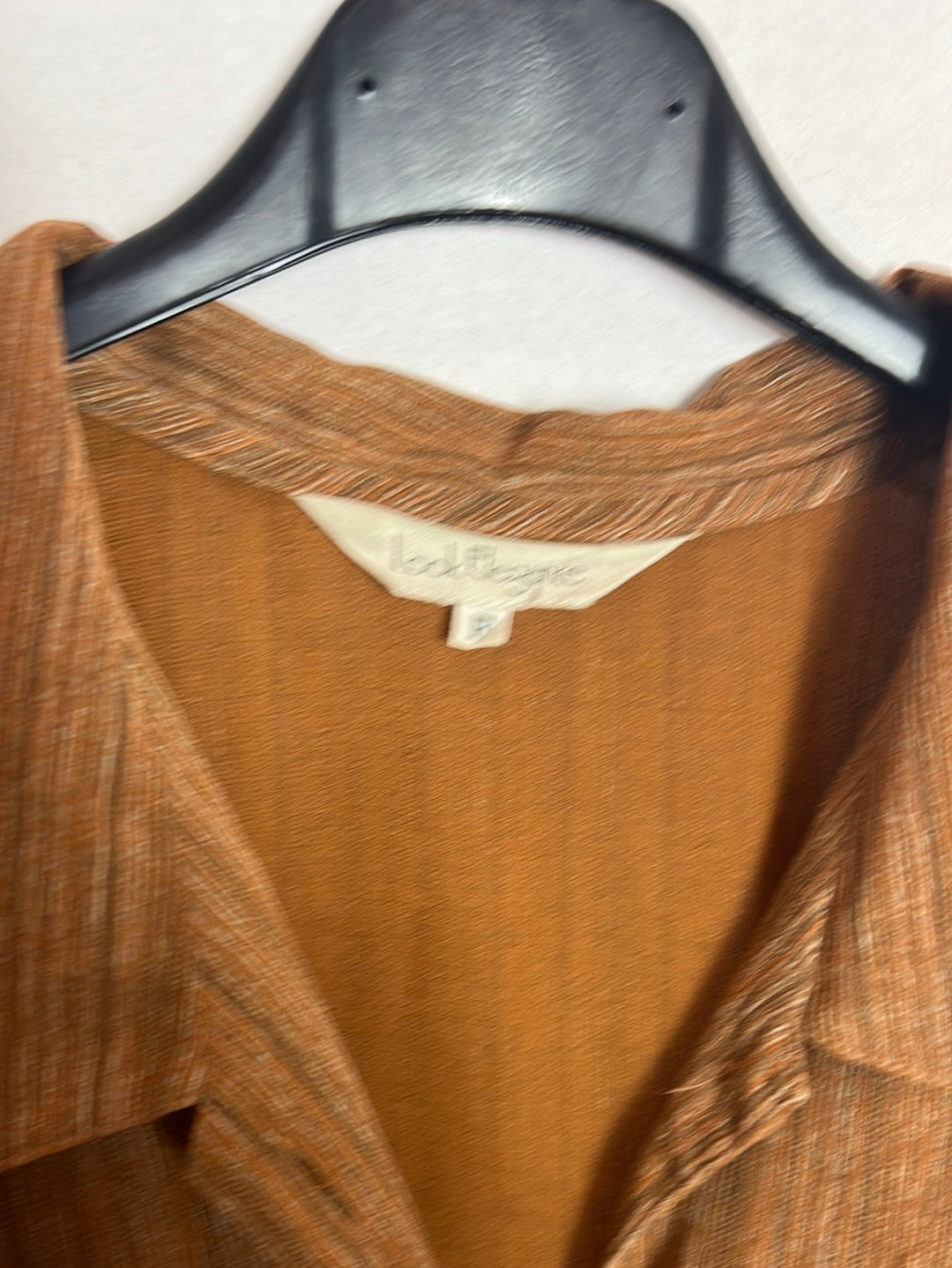 LOOK ELEGANCE. Sobre camisa estilo retro. T M/L