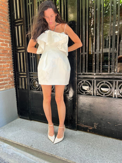ZARA. Vestido corto blanco volante