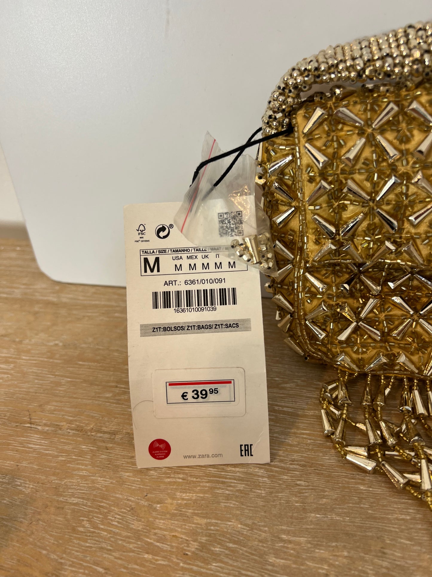 ZARA. Bolso mini abalorios dorados