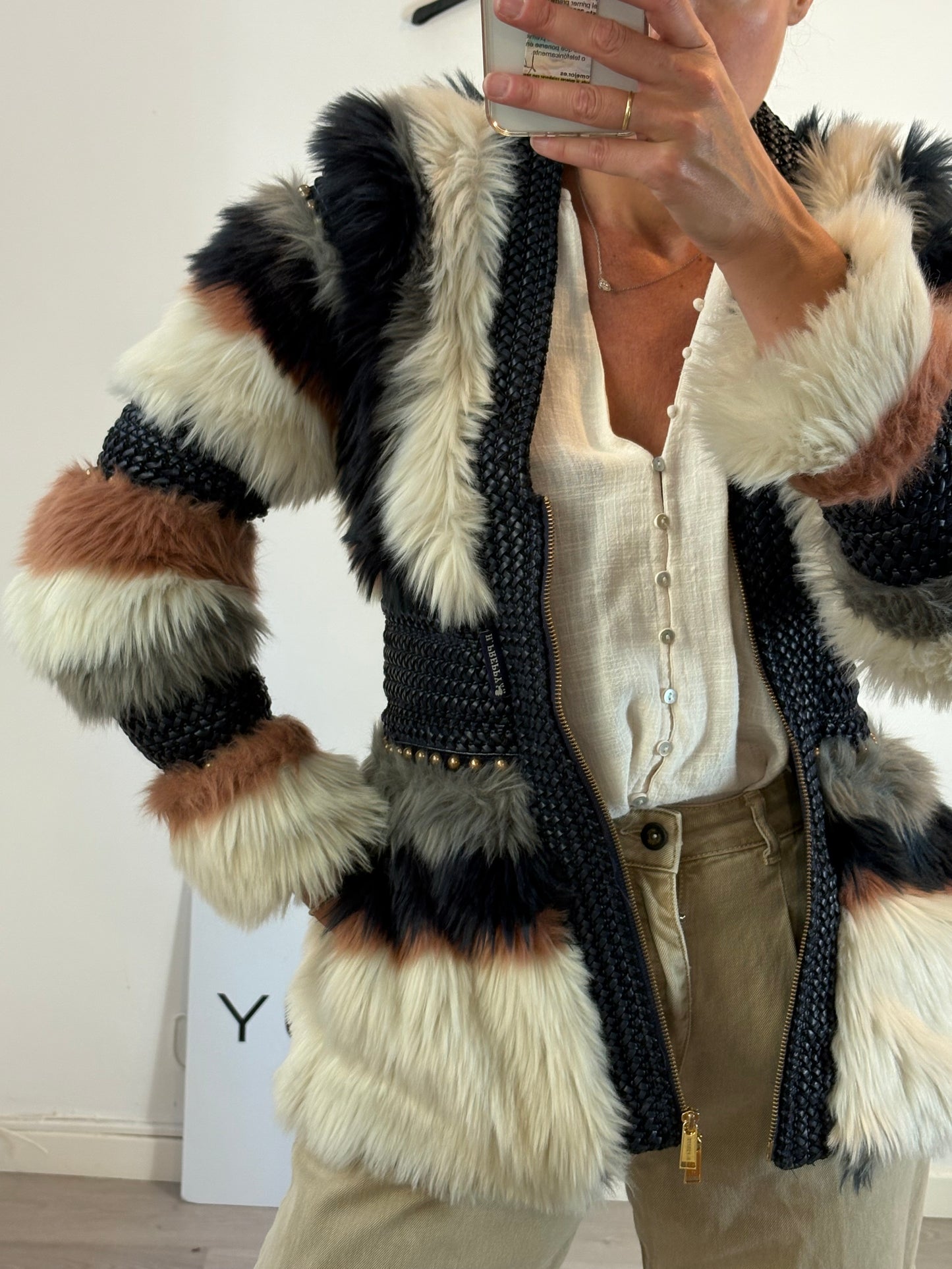 HIGHLY PRETTY. Abrigo pelo detalles T.s