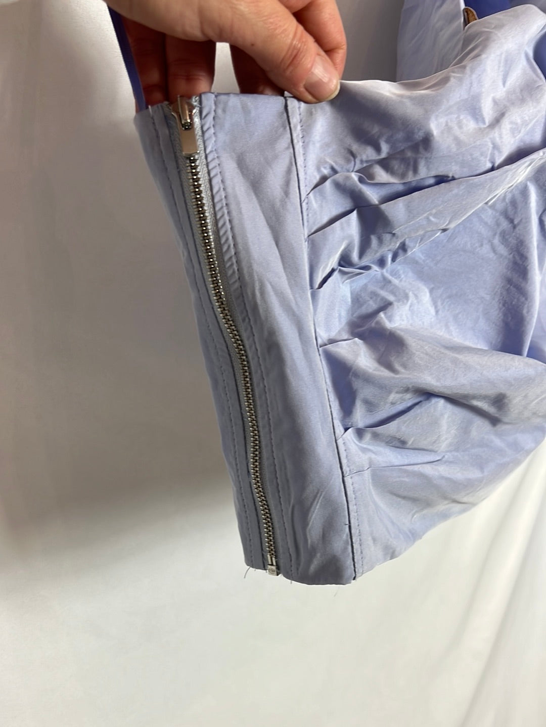 MAJE. Top asimetrico  azul claro. T 3(M)