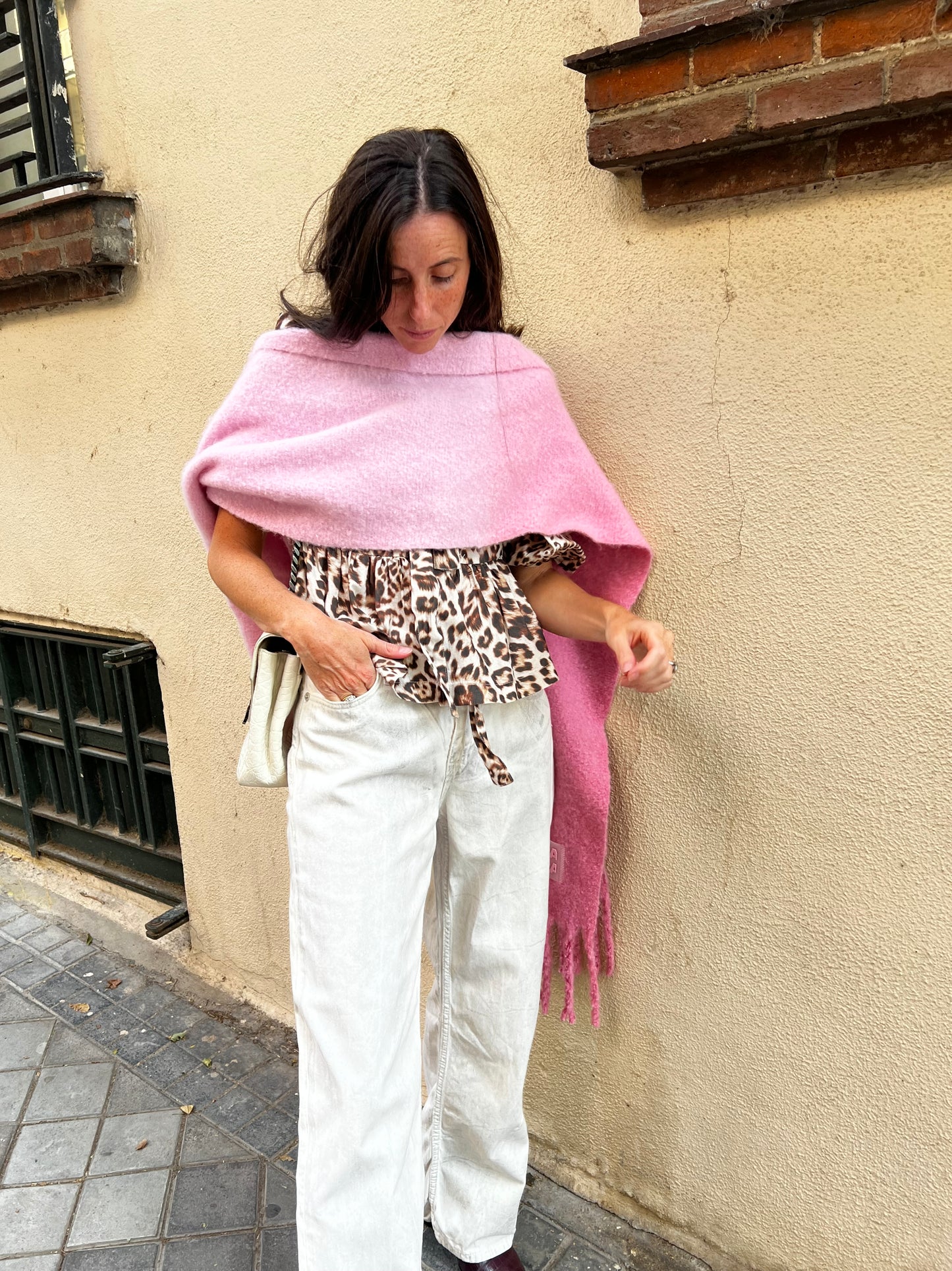 BIMBA Y LOLA. bufanda rosa