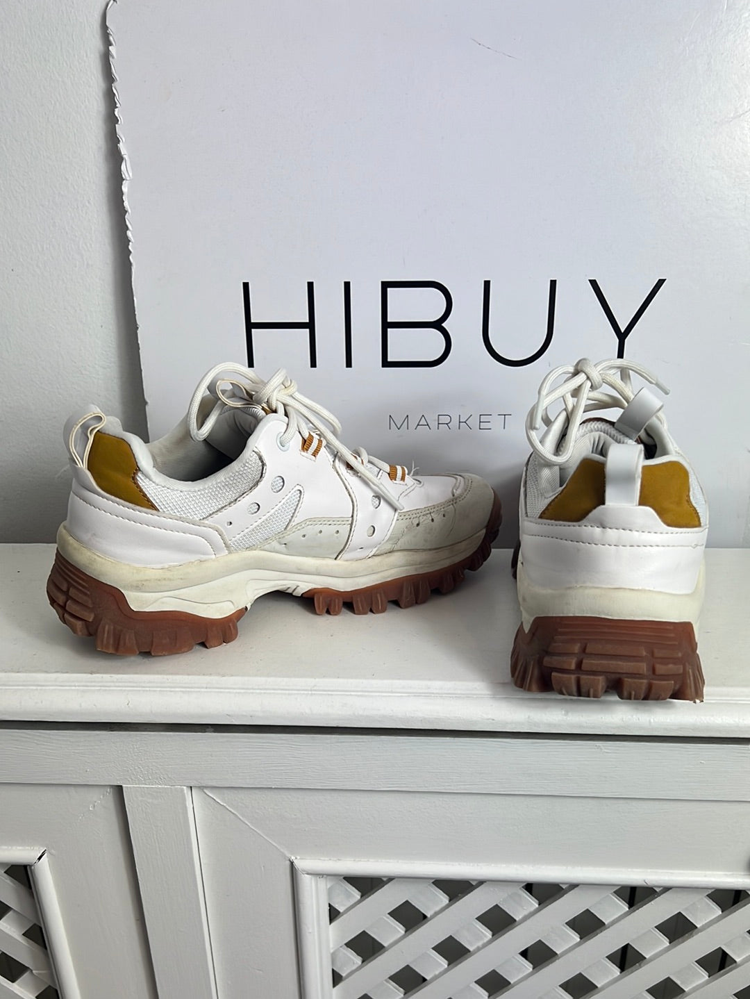 BERSHKA. Zapatillas bicolor  suela gruesa. T 37