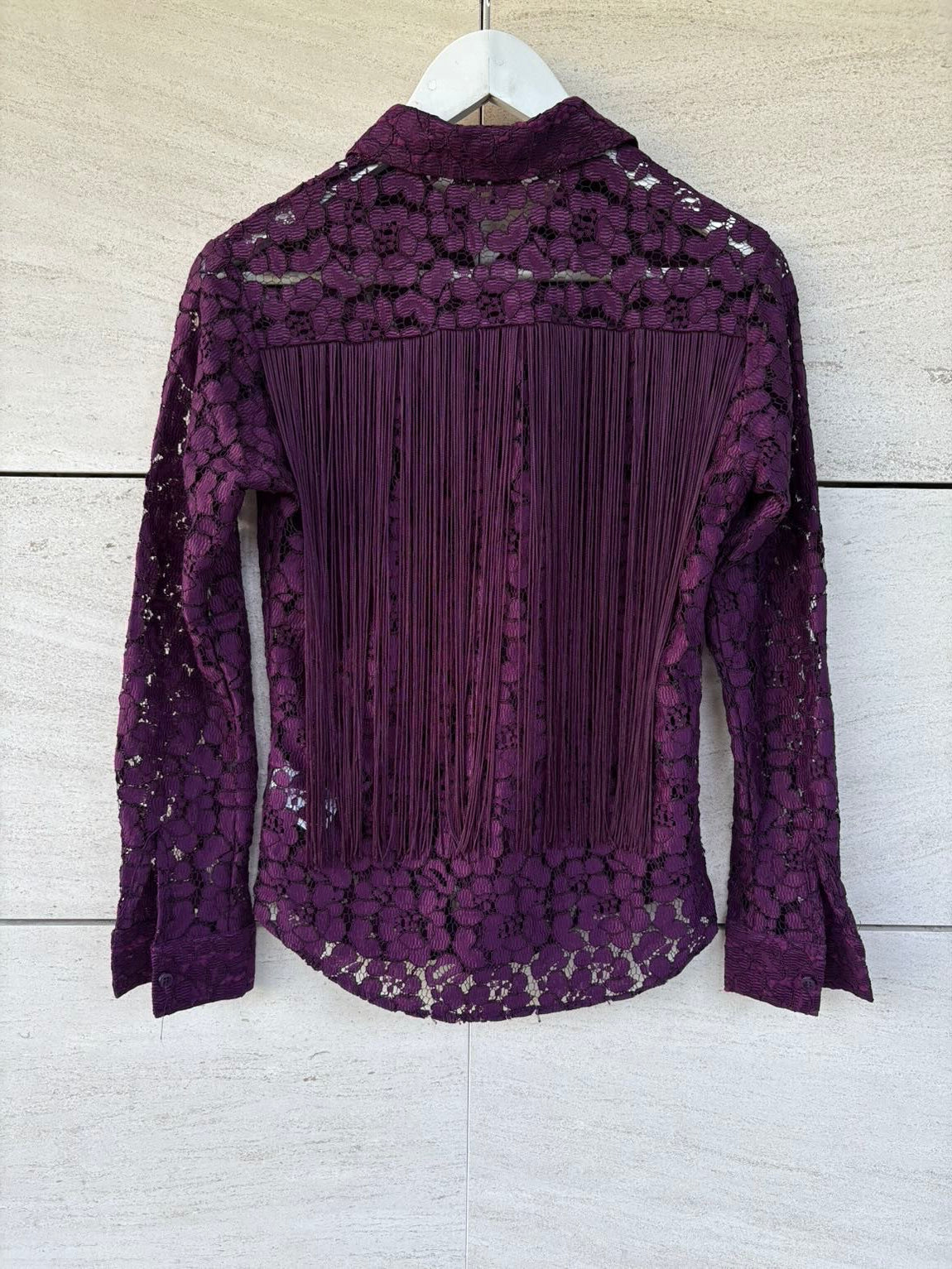 ST STUDIO. Camisa encaje detalle flecos
