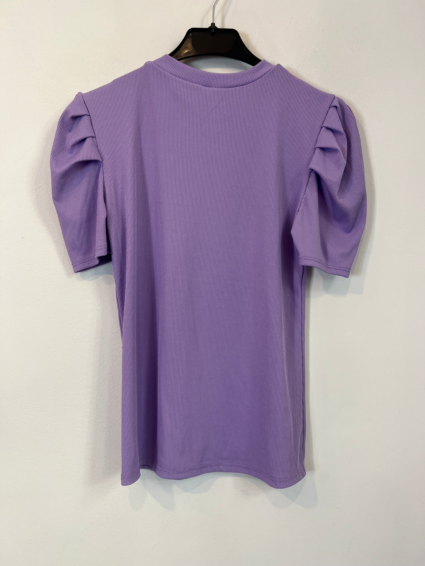 OTRAS. Top morado mangas Tu(S)