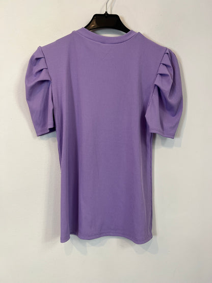 OTRAS. Top morado mangas Tu(S)