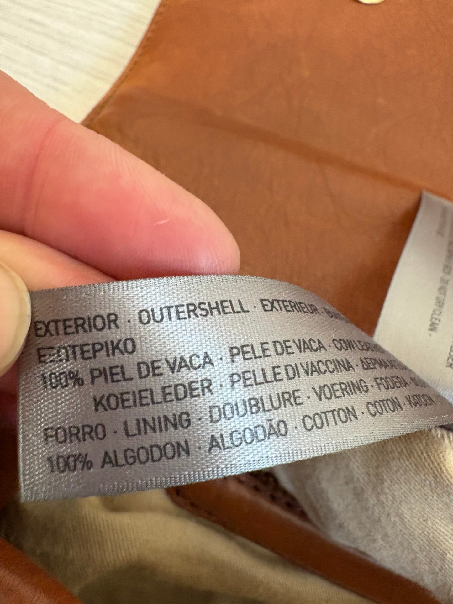 UTERQÜE. Bolso piel camel