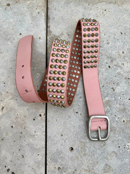 ZADIG & VOLTAIRE. Cinturón piel rosa tachuelas