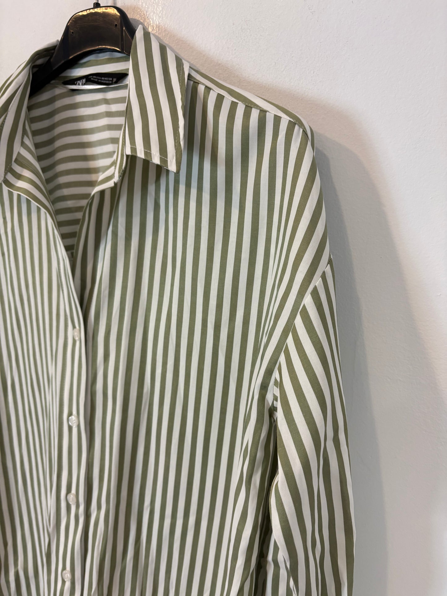 ZARA. Green striped shirt. XS(S)