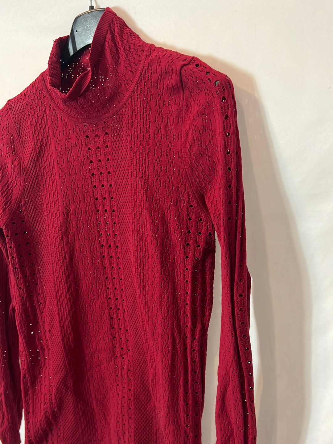 SANDRO. Total look burdeos textura T.1(s) tara