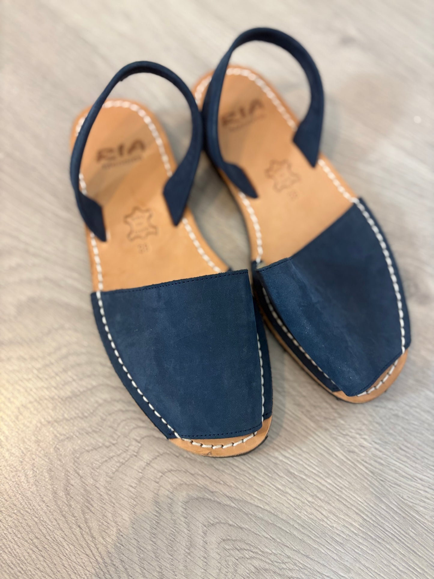 RIA MENORCA. Menorquina piel azul . T 38