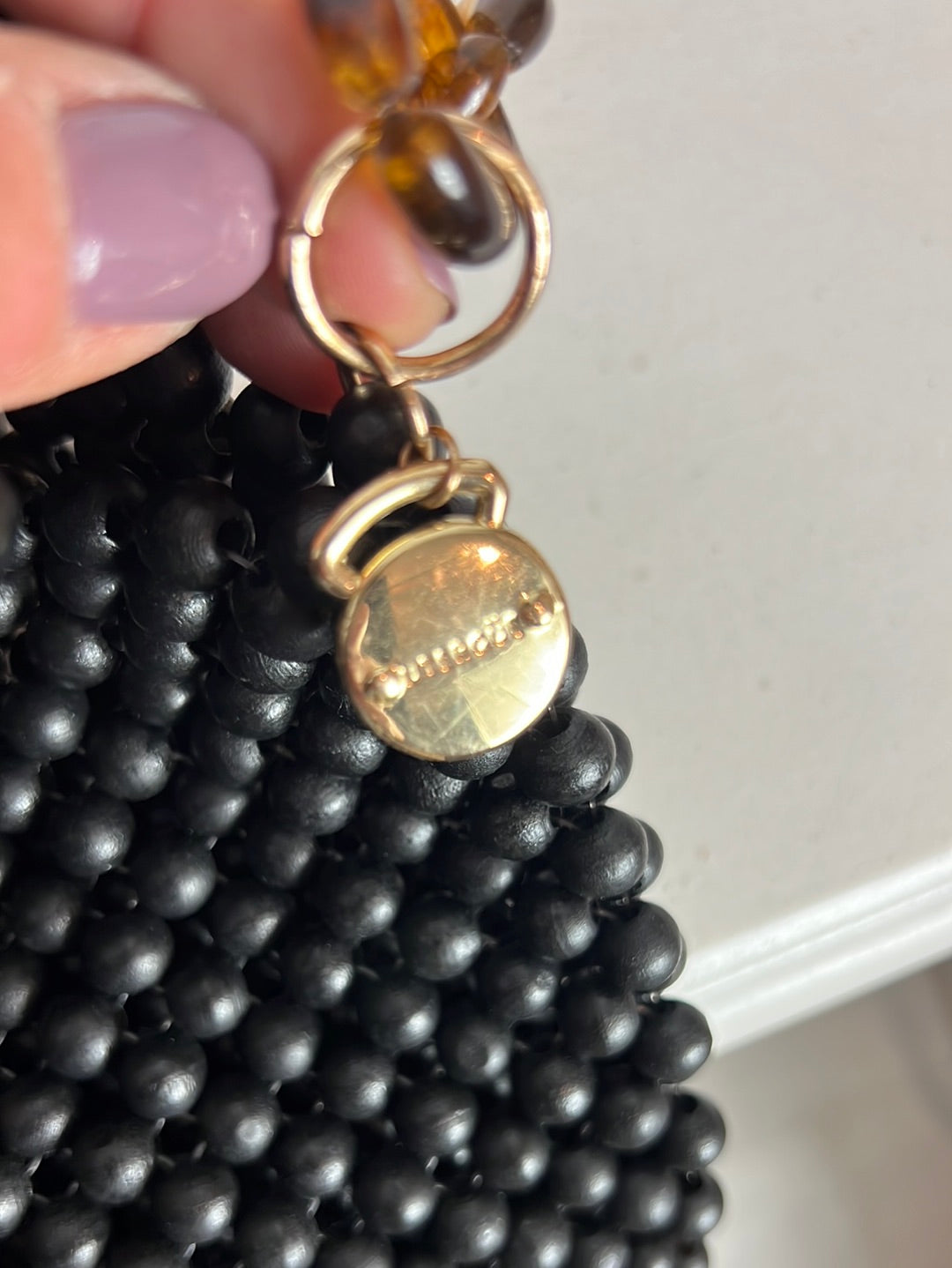 UTERQÜE. Bolso negro bolas