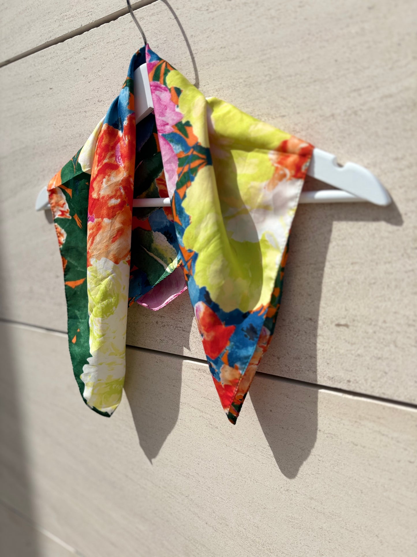 ZARA. Pañuelo cuadrado flores