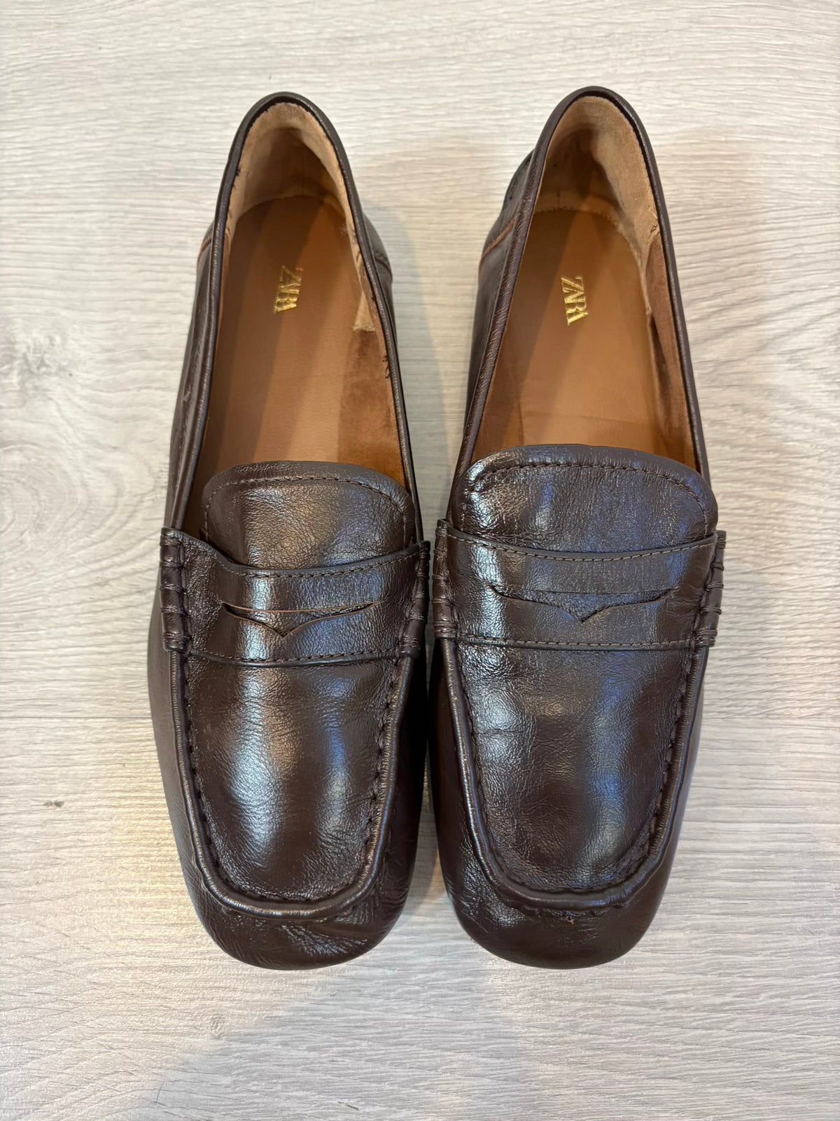 ZARA. Mocasines marrón piel. T 38