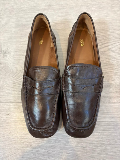 ZARA. Mocasines marrón piel. T 38