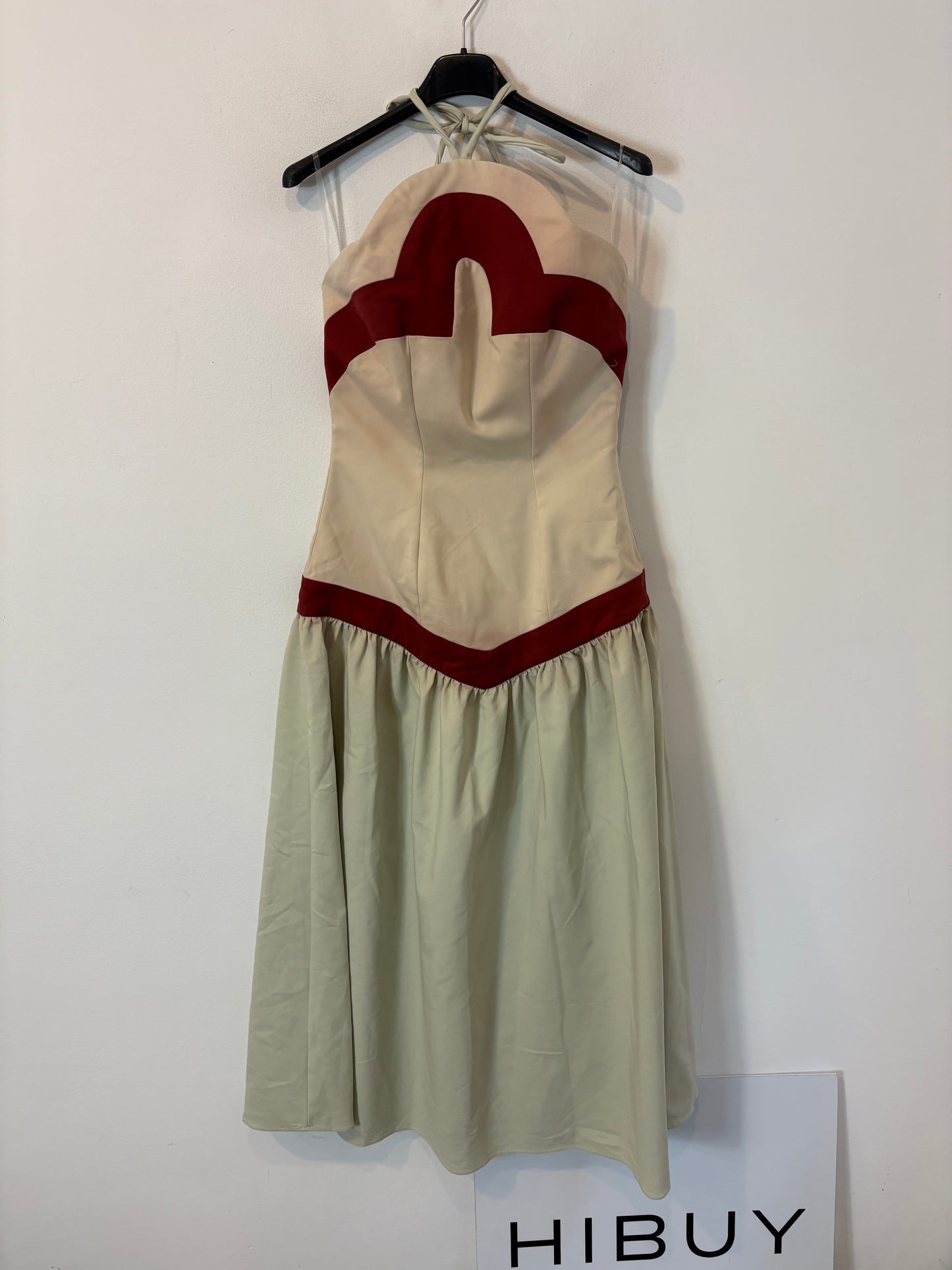 IQ COLLECTION. Vestido tricolor vuelo