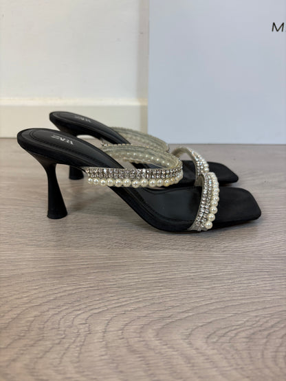 ZARA. Sandalia  tiras fiesta. T 38