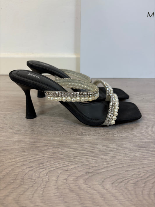 ZARA. Sandalia  tiras fiesta. T 38