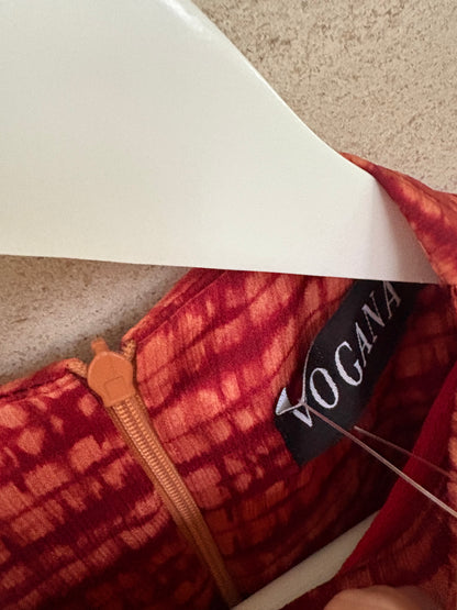 VOGANA. Vestido largo estampado hombreras