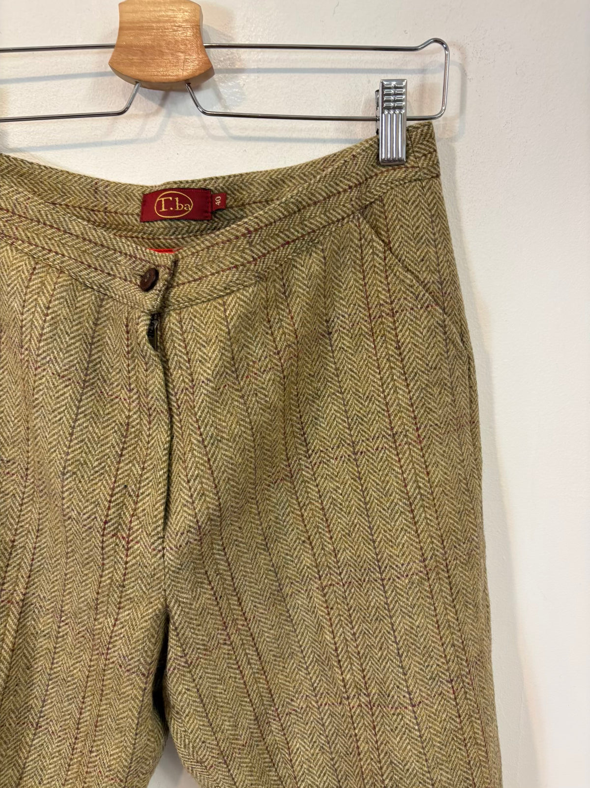 TBA. Pantalón cropped lana espiga