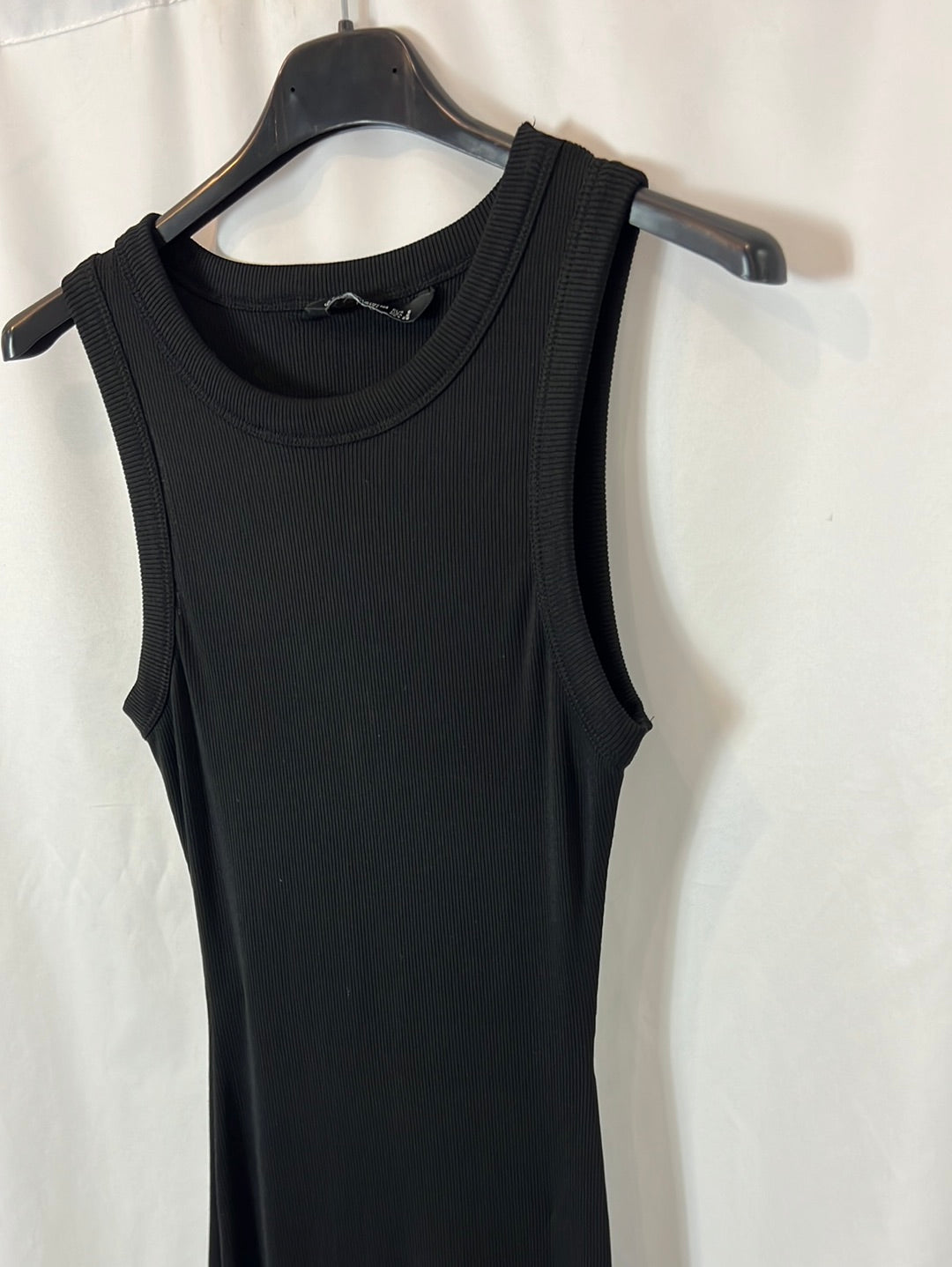 STRADIVARIUS. Vestido midi canalé negro T.s