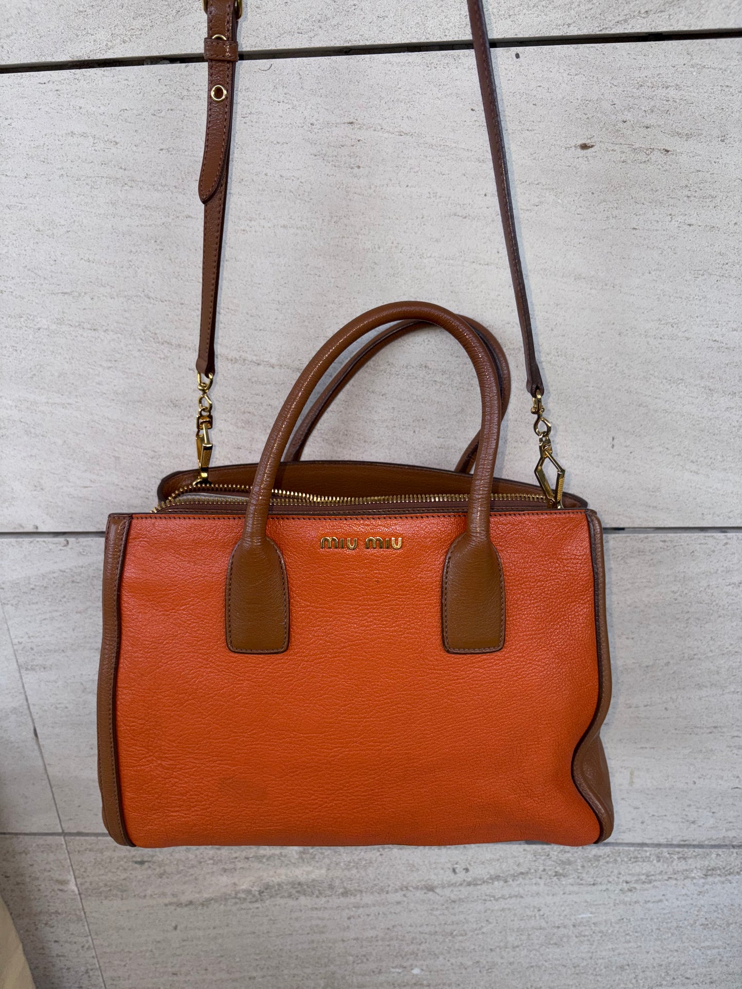 MIU MIU. Bolso tote piel bicolor