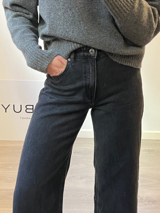 PULL&BEAR. Denim negro pata ancha. T 34