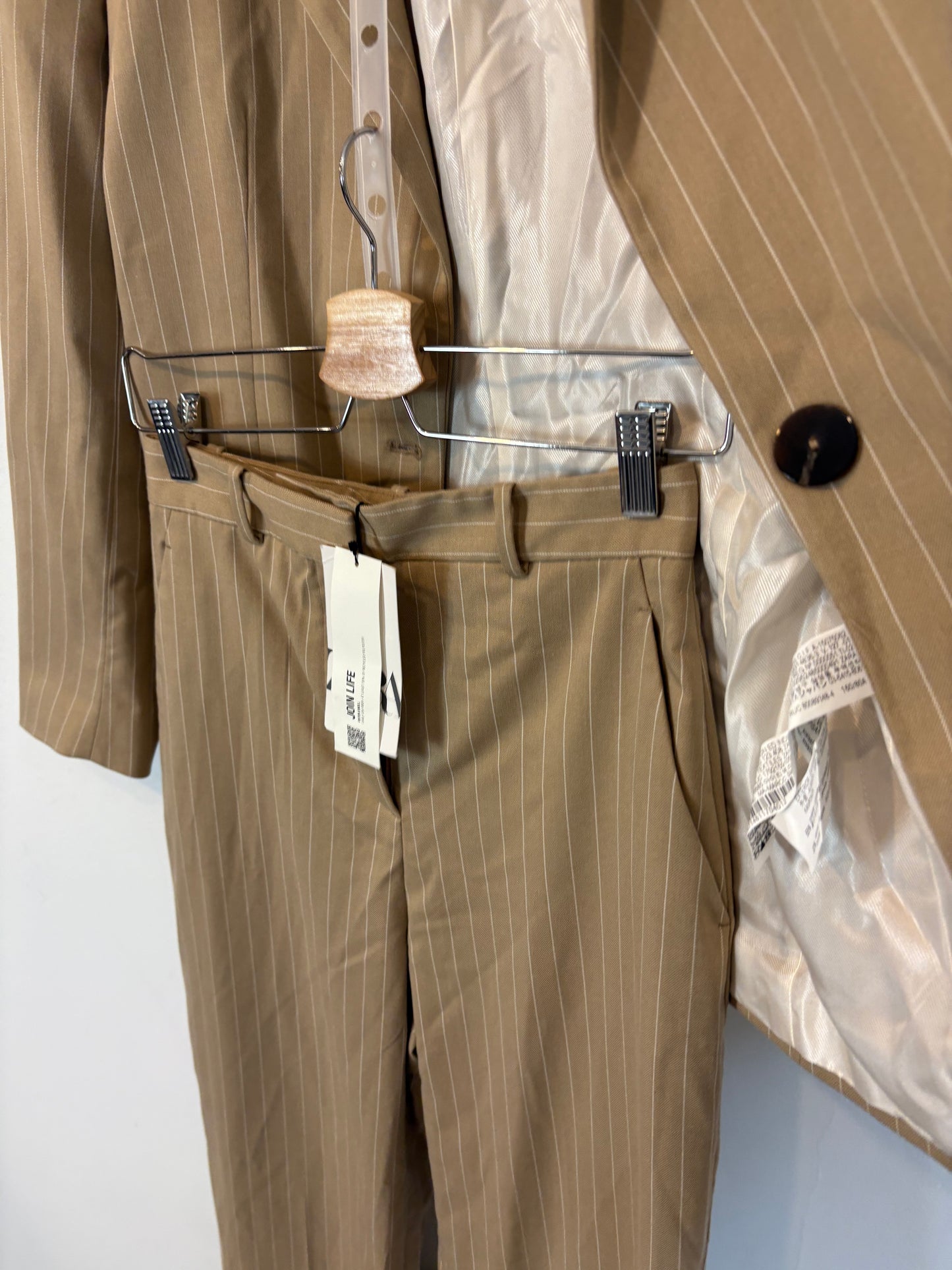 ZARA. Traje de chaqueta tostado raya diplomática