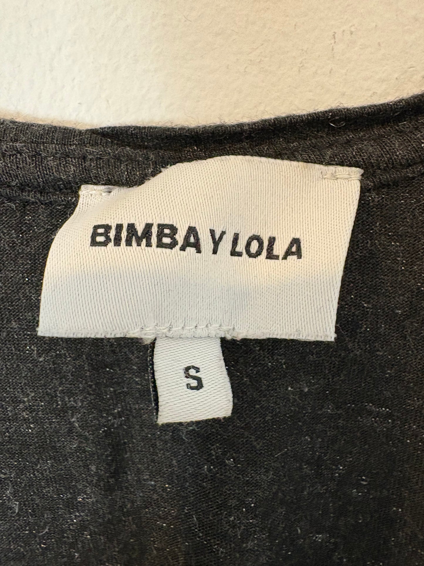 BIMBA Y LOLA . Top gris fluido hilos brillo. T S