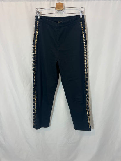 MES DEMOISELLES. Black trousers with stud detail. Size 40