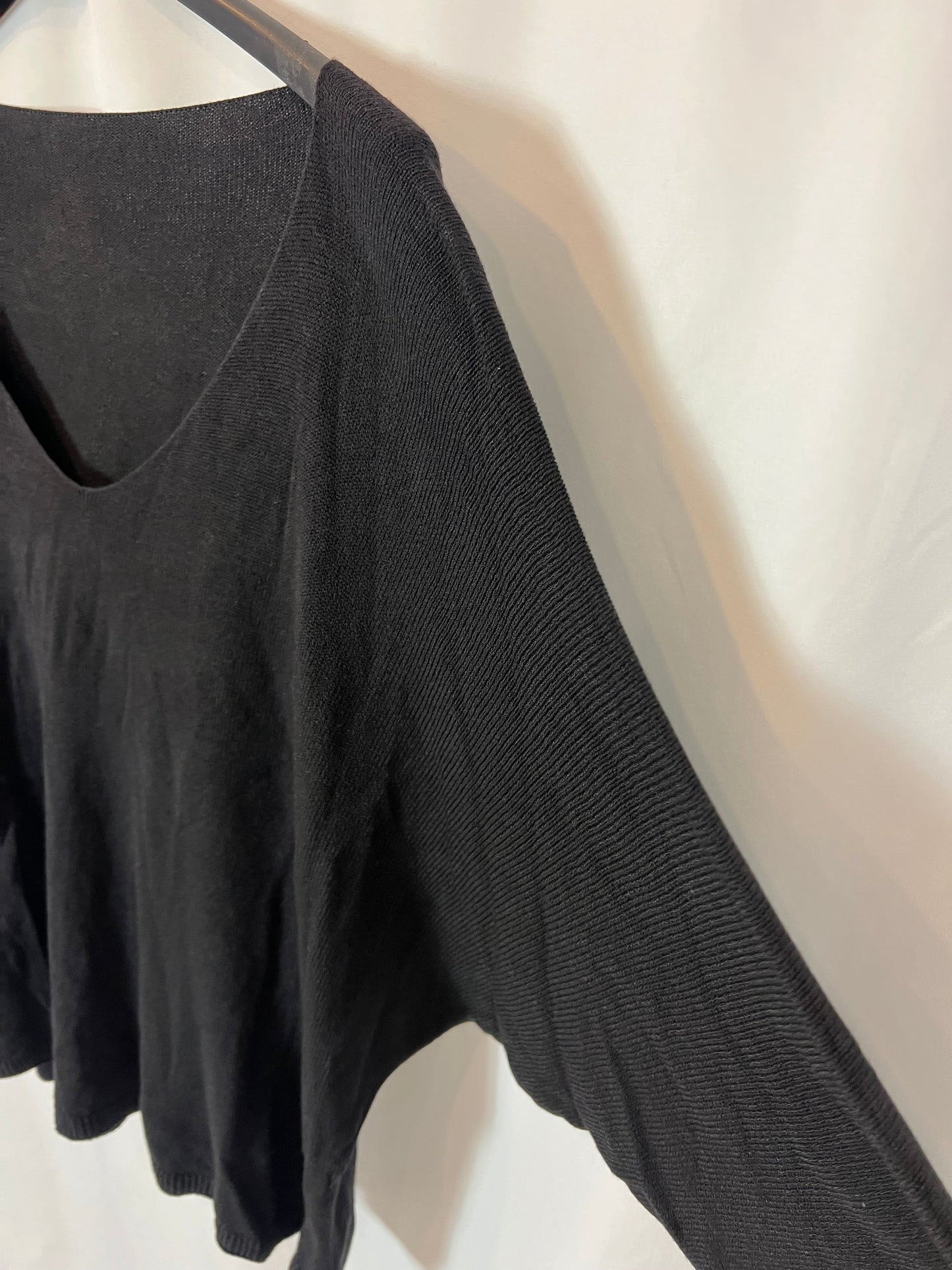 OTRAS. Jersey negro fluido TU(S)