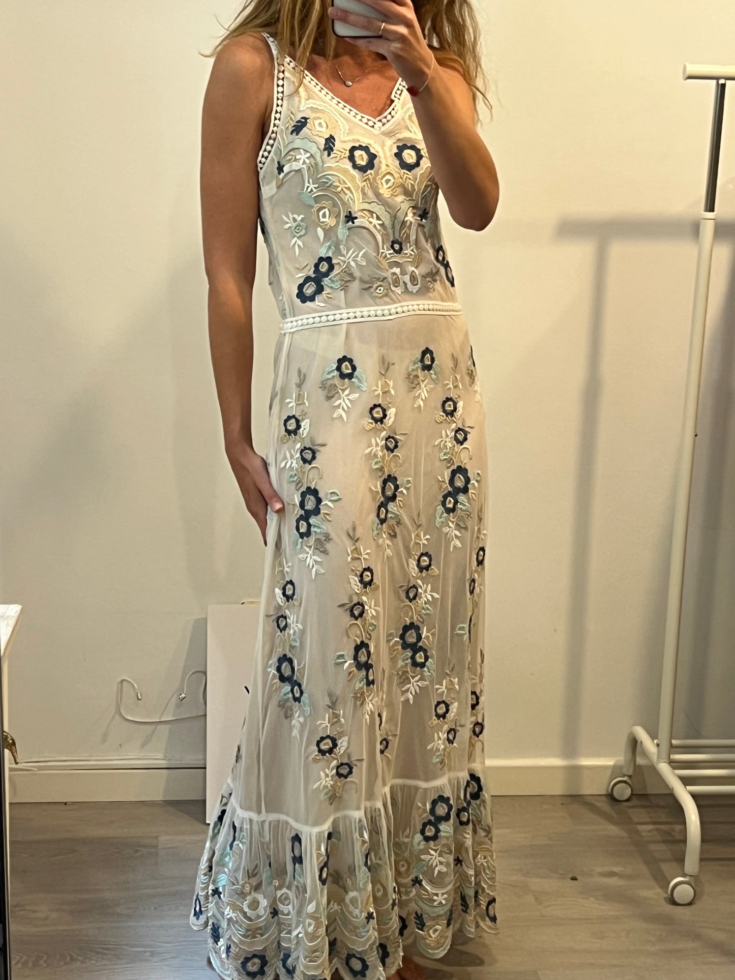 MIOH. Vestido beige bordado T.s