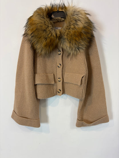 ZARA. Chaqueta punto grueso cuello