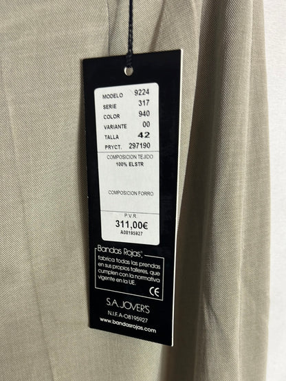 RED BANDS. Flowy taupe trousers with pleats. Size 42