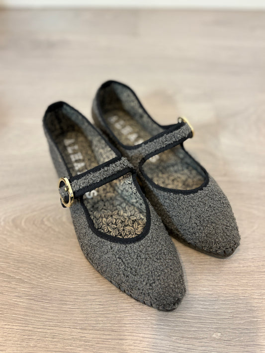 ALHAMAS. Bailarina borreguito en gris