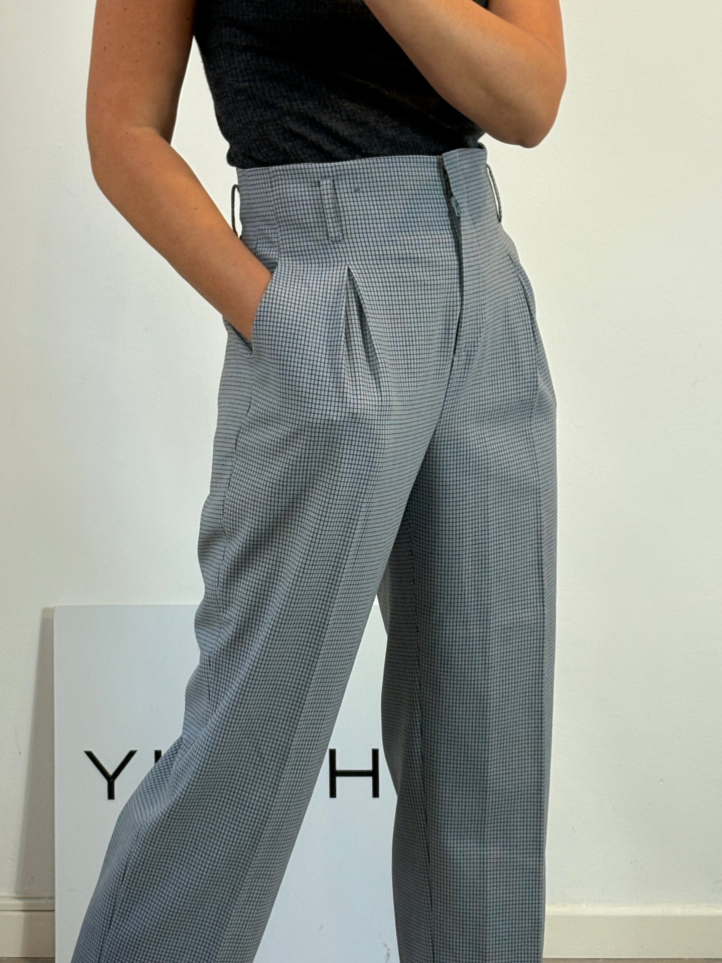 UTERQÜE. Pantalón azul claro cuadros