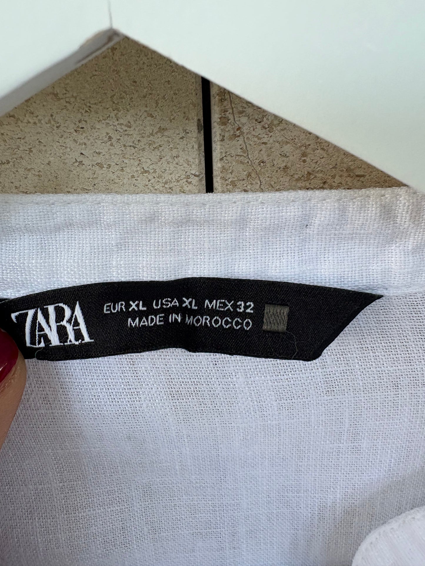 ZARA. Camisa blanca 100% lino bolsillos