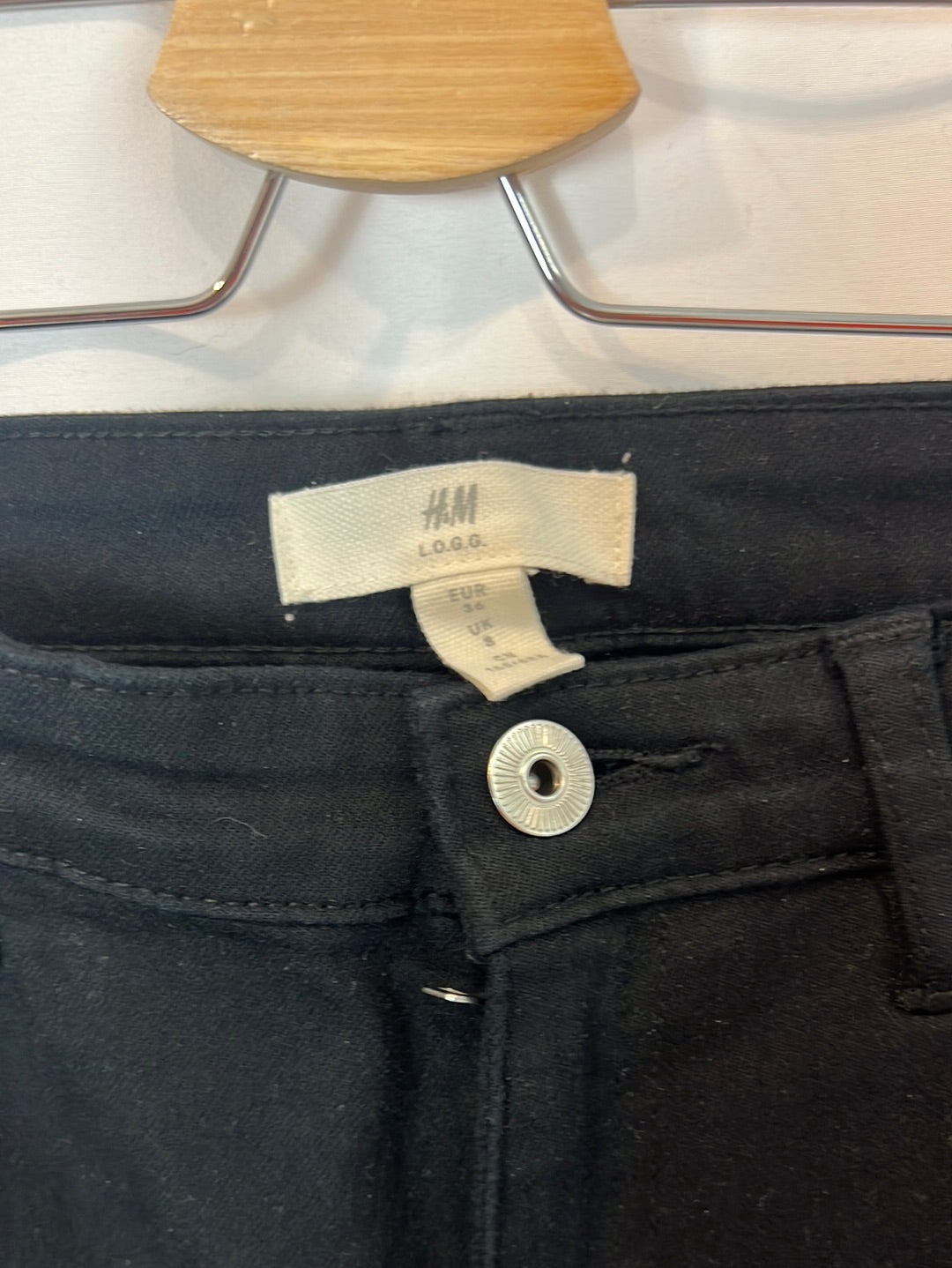 H&amp;M. Black skinny pants size 36