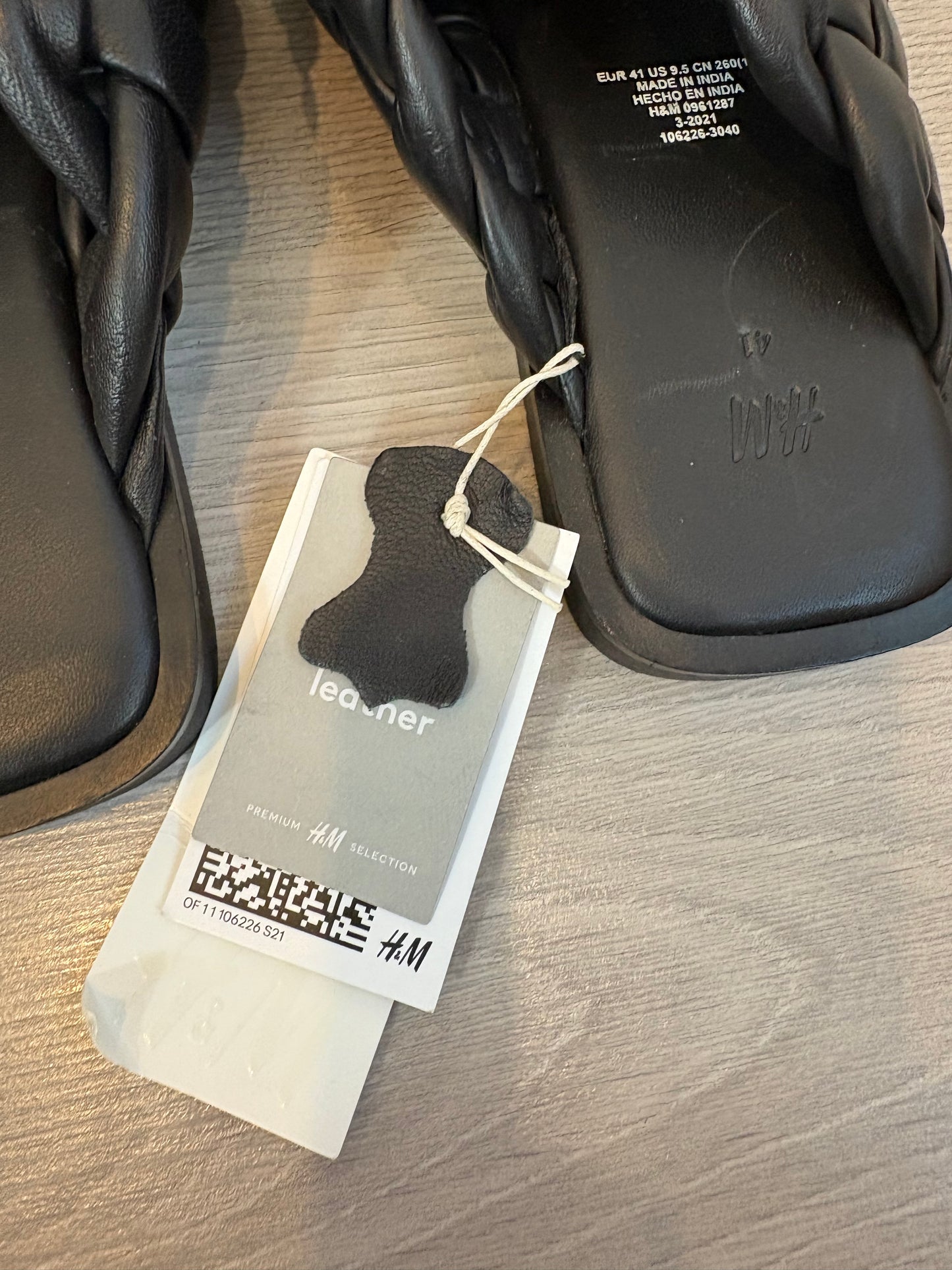 H&M. Sandalia piel cruzadas en negro. T 40